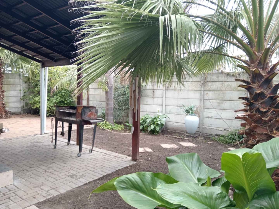 To Let 3 Bedroom Property for Rent in Protea Heights Western Cape
